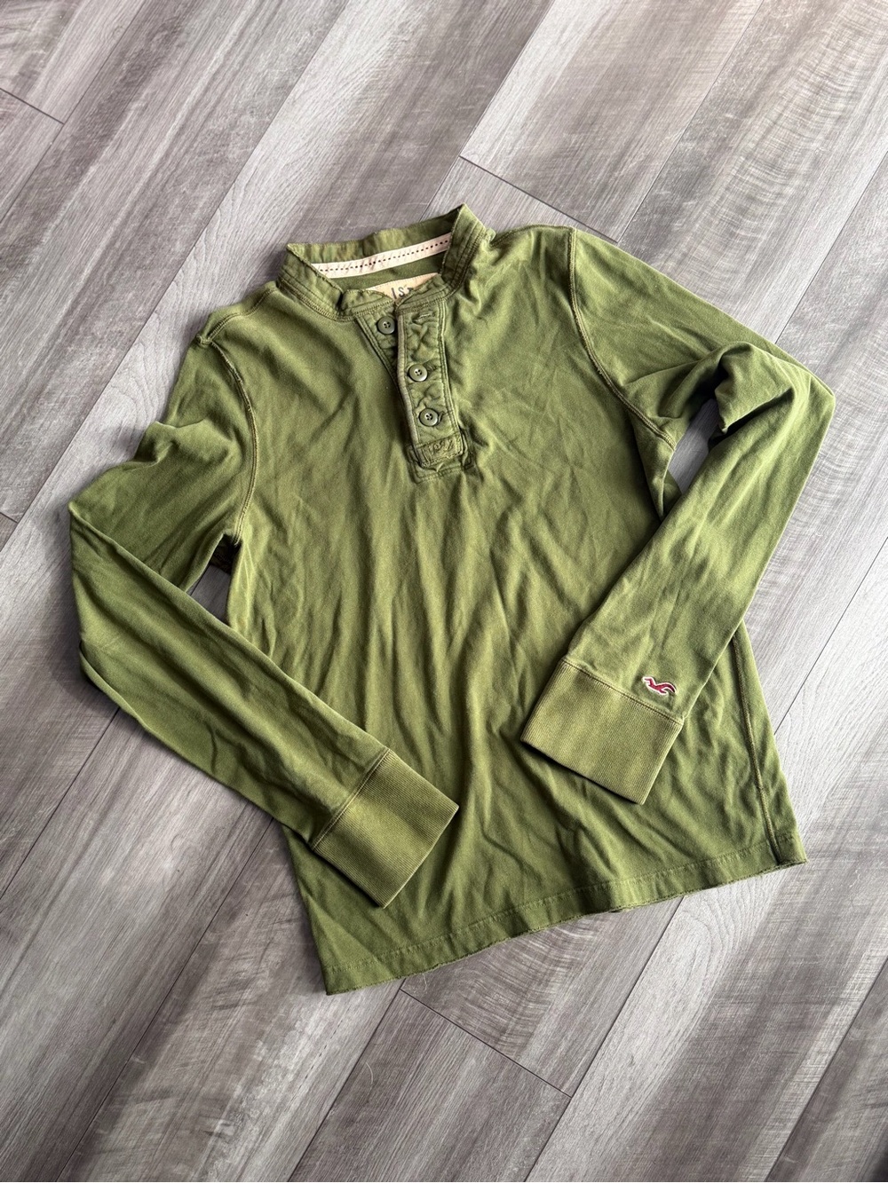 Vintage Y2K Men’s Hollister Long Sleeve Henley Tee Olive Green Size L